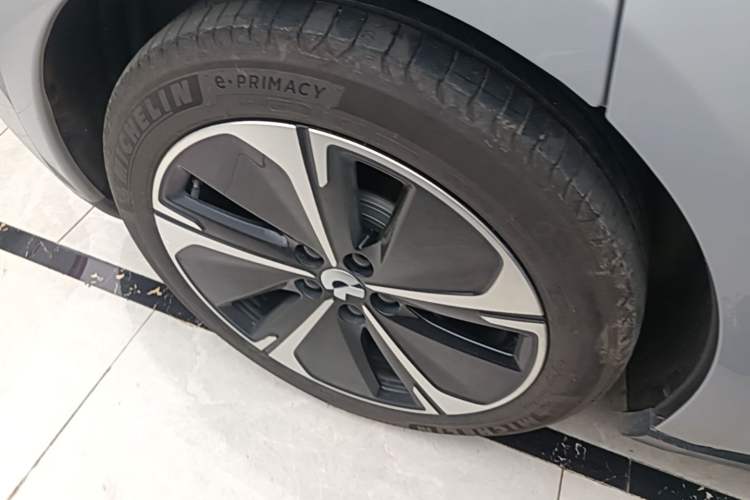 Used Nio ET5T 2024 75kWh Touring Right Rear Wheel Hub