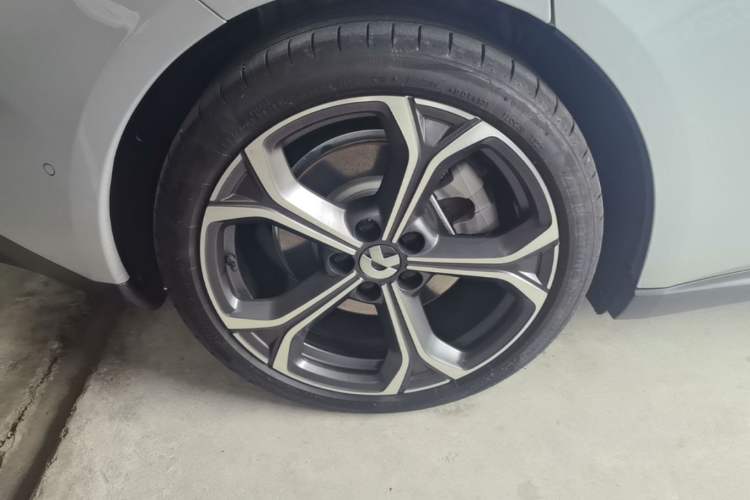 Used Nio ET5T 2024 75kWh Touring Right Rear Wheel Hub