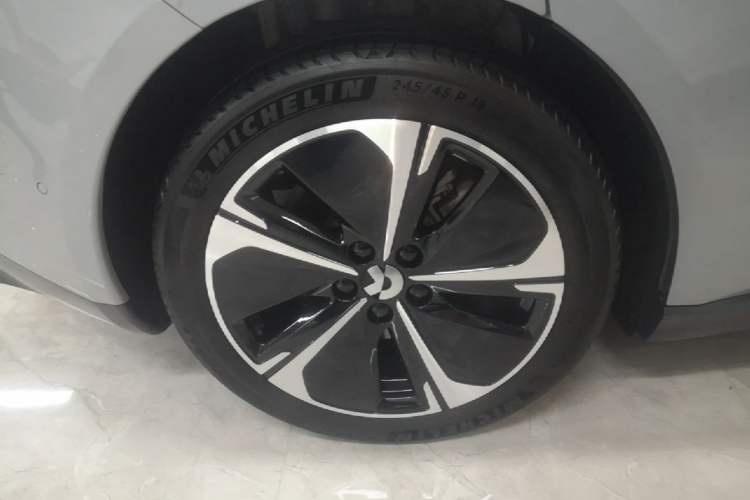 Used Nio ET5T 2024 75kWh Touring Right Rear Wheel Hub