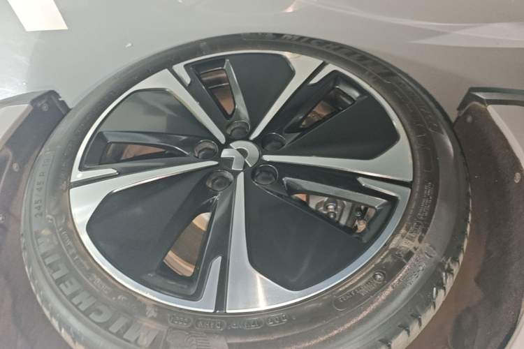 Used Nio ET5T 2024 75kWh Touring Right Rear Wheel Hub