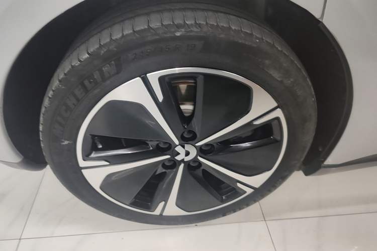 Used Nio ET5T 2024 75kWh Touring Right Rear Wheel Hub