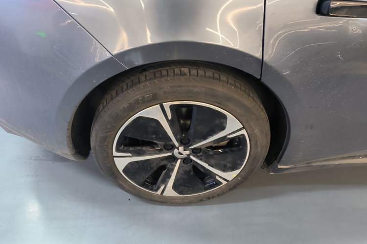 Used Nio ET5T 2024 75kWh Touring Right Rear Wheel Hub