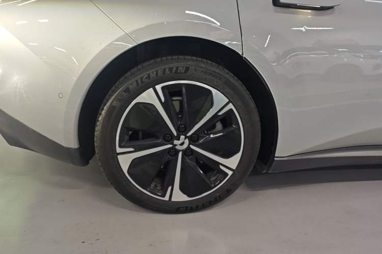Used Nio ET5T 2024 75kWh Touring Right Rear Wheel Hub
