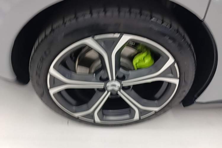 Used Nio ET5T 2024 100kWh Touring Right Rear Wheel Hub