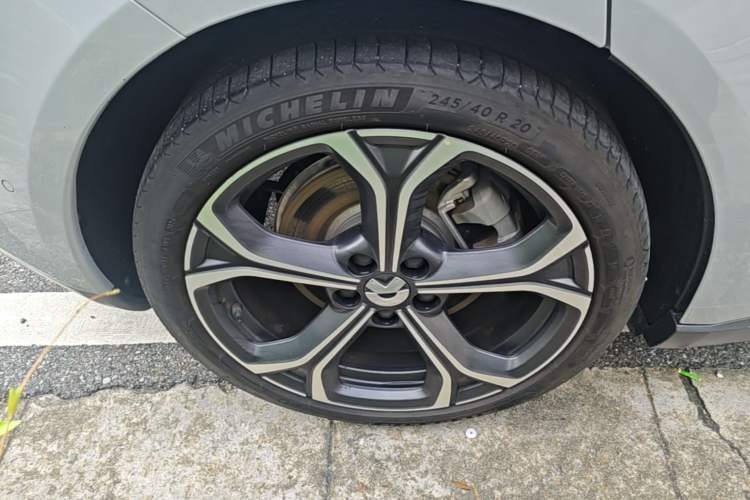 Used Nio ET5T 2024 75kWh Touring Right Rear Wheel Hub