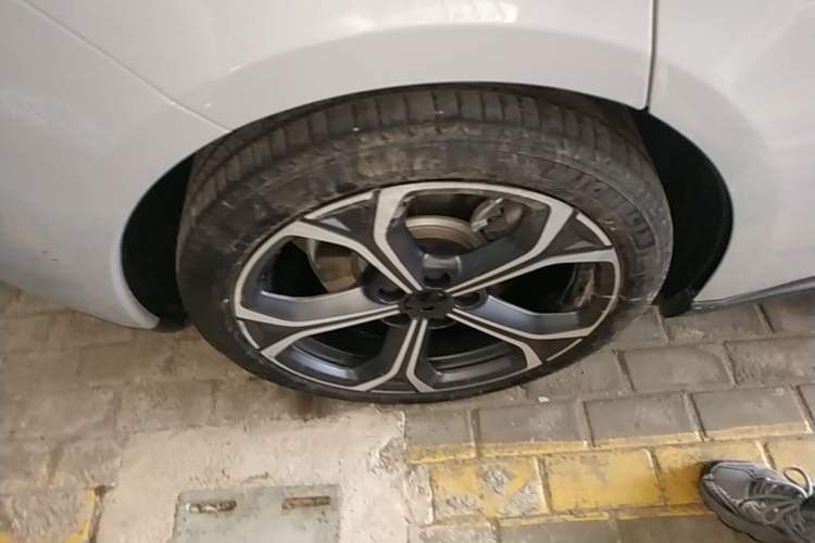 Used Nio ET5T 2024 75kWh Touring Right Rear Wheel Hub