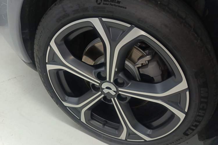 Used Nio ET5T 2024 75kWh Touring Right Rear Wheel Hub