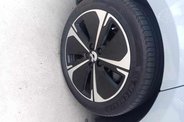 Used Nio ET5T 2024 75kWh Touring Right Rear Wheel Hub