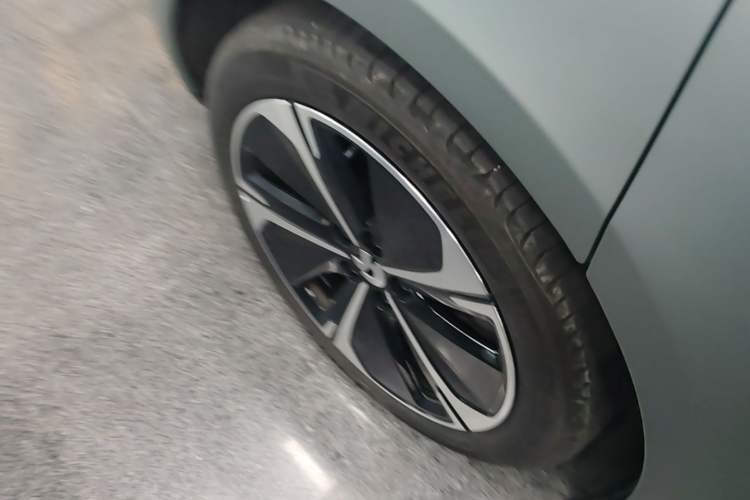 Used Nio ET5T 2024 75kWh Touring Right Rear Wheel Hub