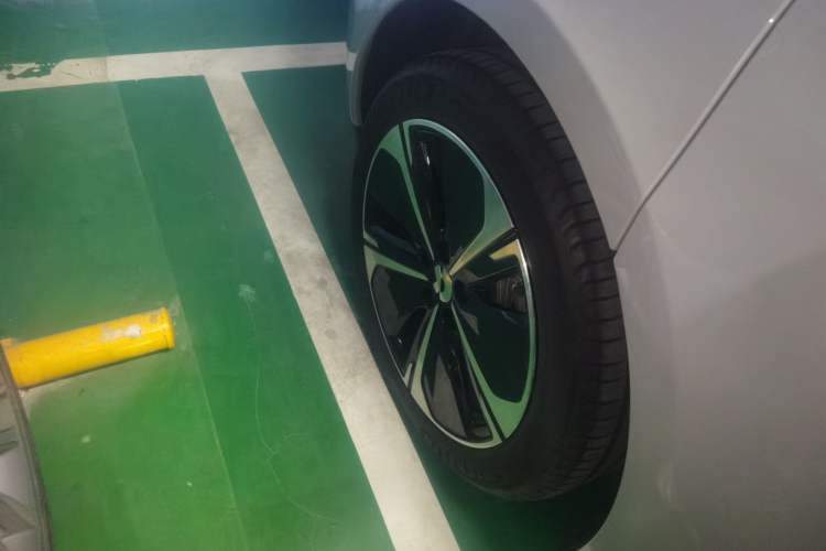 Used Nio ET5T 2024 75kWh Touring Right Rear Wheel Hub