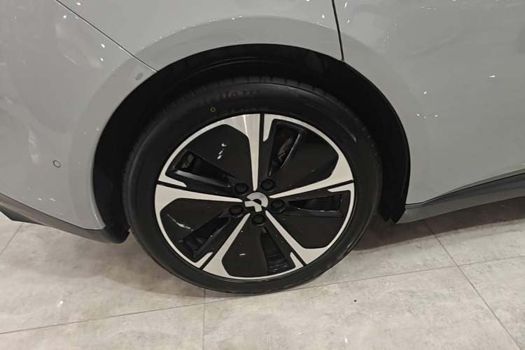 Used Nio ET5T 2024 75kWh Touring Right Rear Wheel Hub