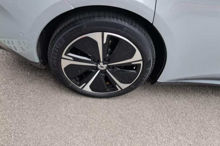 Used Nio ET5T 2024 75kWh Touring Right Rear Wheel Hub