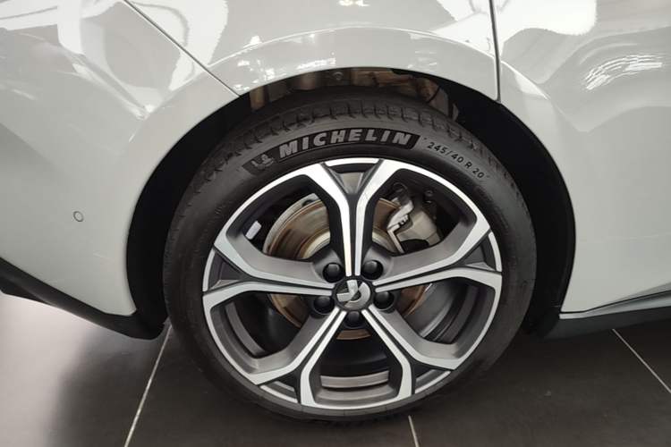 Used Nio ET5T 2024 75kWh Touring Right Rear Wheel Hub