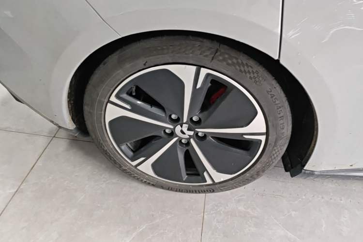Used Nio ET5T 2024 75kWh Touring Right Rear Wheel Hub