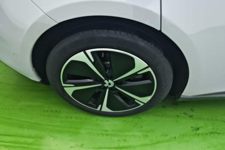 Used Nio ET5T 2024 75kWh Touring Right Rear Wheel Hub