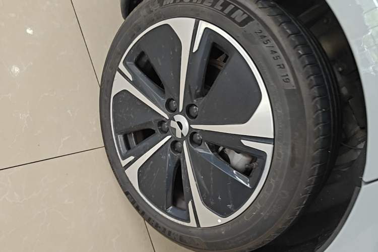 Used Nio ET5T 2024 75kWh Touring Right Rear Wheel Hub