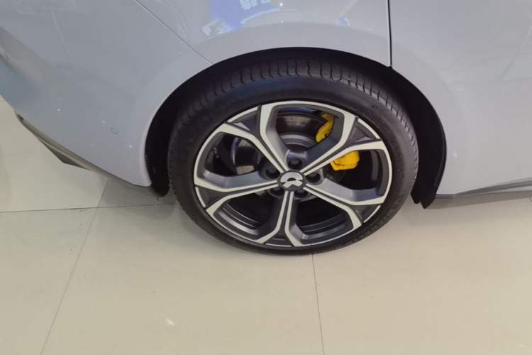 Used Nio ET5T 2024 75kWh Touring Right Rear Wheel Hub