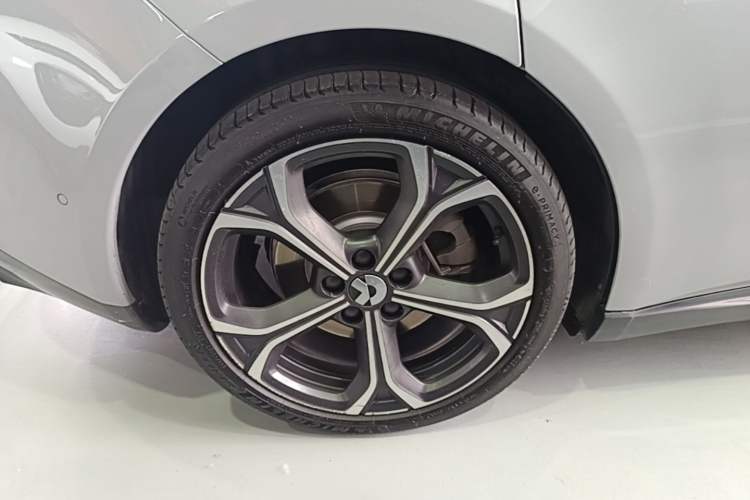 Used Nio ET5T 2024 75kWh Touring Right Rear Wheel Hub