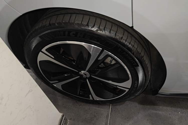 Used Nio ET5T 2024 75kWh Touring Right Rear Wheel Hub