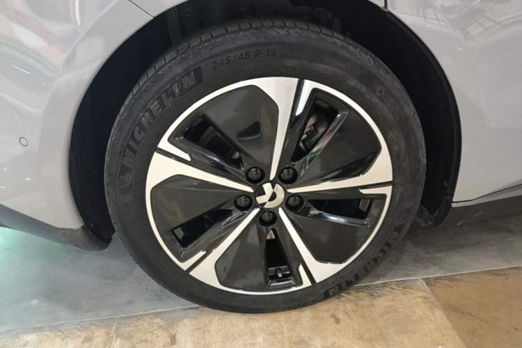 Used Nio ET5T 2024 75kWh Touring Right Rear Wheel Hub