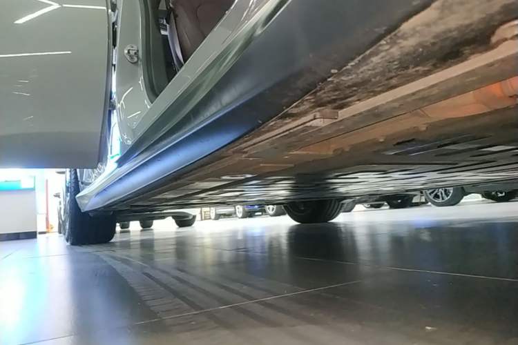 Used Nio ET5T 2024 75kWh Touring Right Side Sill