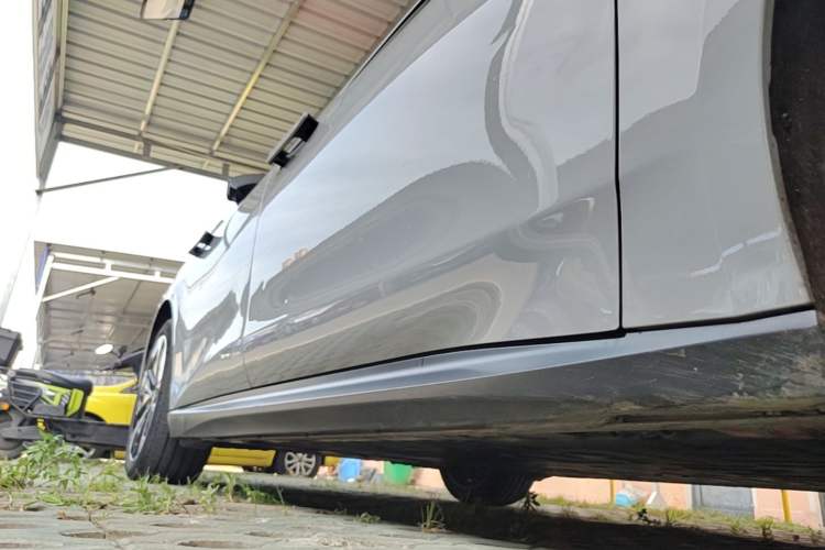Used Nio ET5T 2024 75kWh Touring Right Side Sill