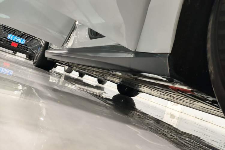 Used Nio ET5T 2024 75kWh Touring Right Side Sill