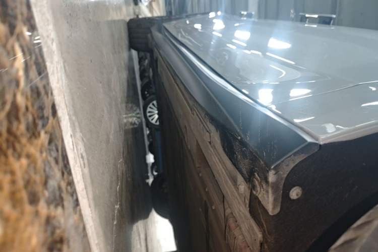 Used Nio ET5T 2024 75kWh Touring Right Side Sill