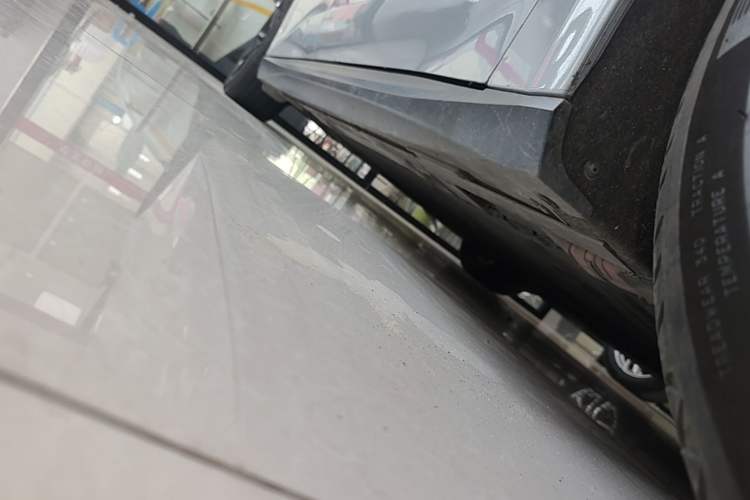 Used Nio ET5T 2024 75kWh Touring Right Side Sill