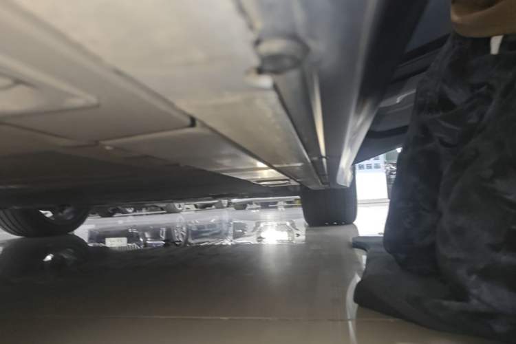 Used Nio ET5T 2024 75kWh Touring Right Side Sill