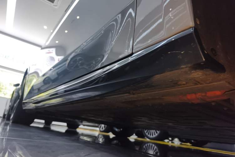 Used Nio ET5T 2024 75kWh Touring Right Side Sill