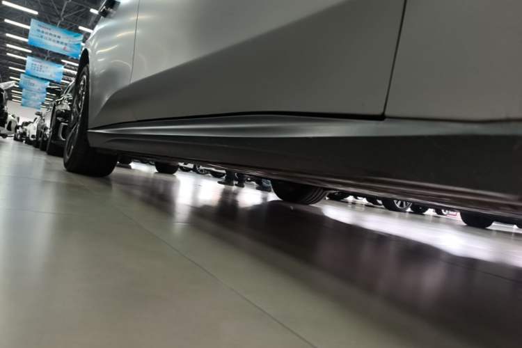 Used Nio ET5T 2024 75kWh Touring Right Side Sill