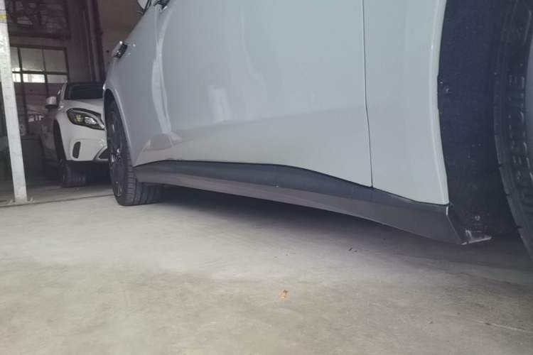 Used Nio ET5T 2024 75kWh Touring Right Side Sill
