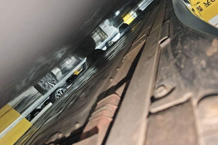 Used Nio ET5T 2024 75kWh Touring Right Side Sill