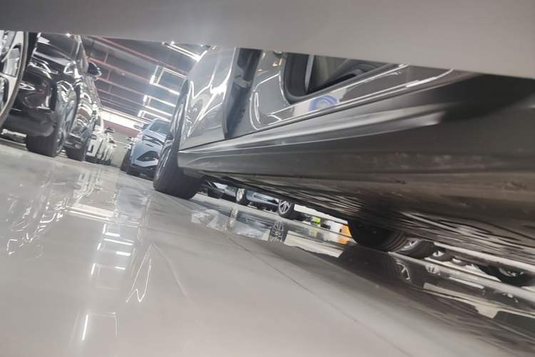 Used Nio ET5T 2024 75kWh Touring Right Side Sill