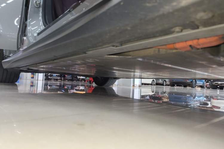 Used Nio ET5T 2024 75kWh Touring Right Side Sill