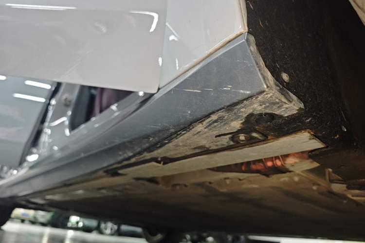 Used Nio ET5T 2024 75kWh Touring Right Side Sill