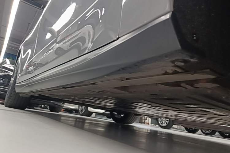 Used Nio ET5T 2024 100kWh Touring Right Side Sill