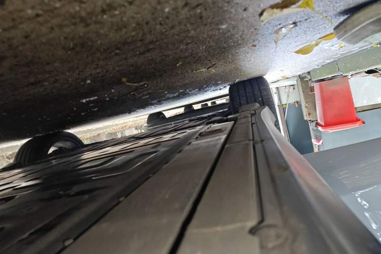 Used Nio ET5T 2024 75kWh Touring Right Side Sill