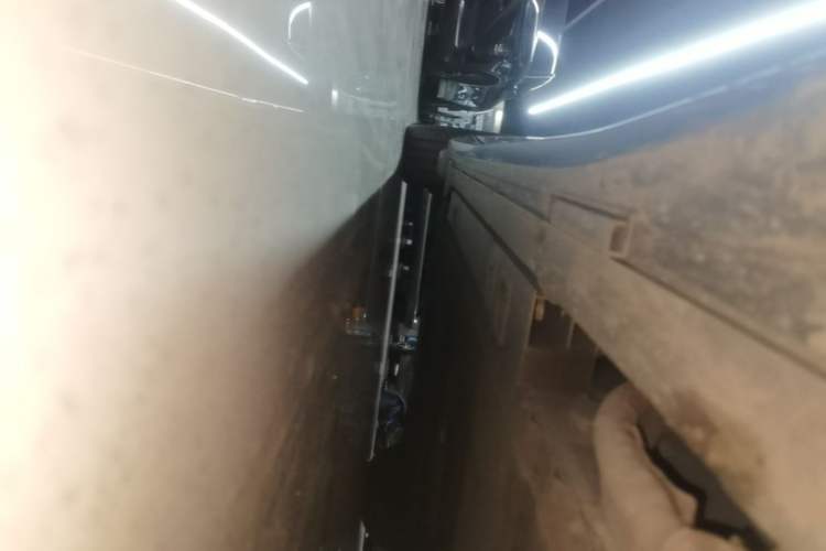 Used Nio ET5T 2024 75kWh Touring Right Side Sill