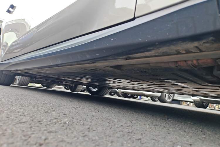 Used Nio ET5T 2024 75kWh Touring Right Side Sill