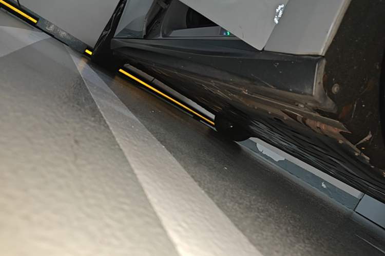 Used Nio ET5T 2024 75kWh Touring Right Side Sill