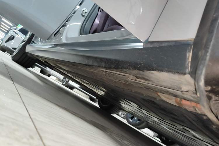 Used Nio ET5T 2024 75kWh Touring Right Side Sill