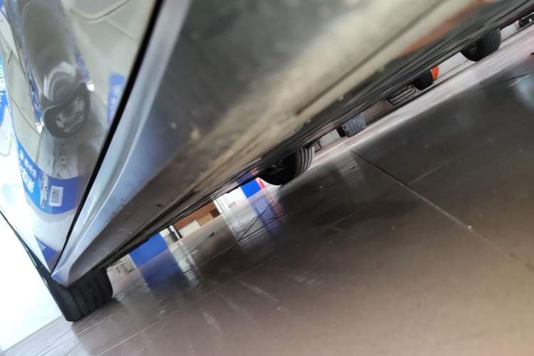 Used Nio ET5T 2024 75kWh Touring Right Side Sill