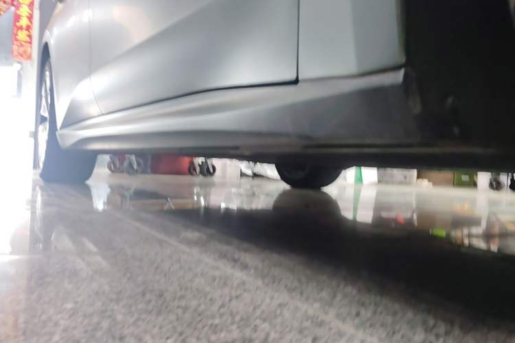 Used Nio ET5T 2024 75kWh Touring Right Side Sill
