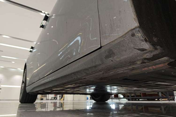 Used Nio ET5T 2024 75kWh Touring Right Side Sill