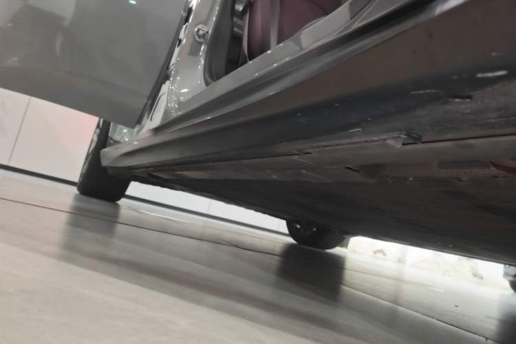 Used Nio ET5T 2024 75kWh Touring Right Side Sill