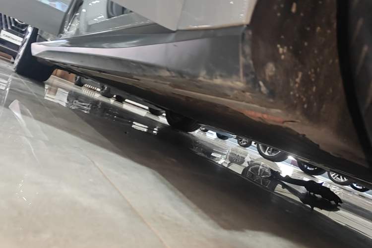 Used Nio ET5T 2024 75kWh Touring Right Side Sill