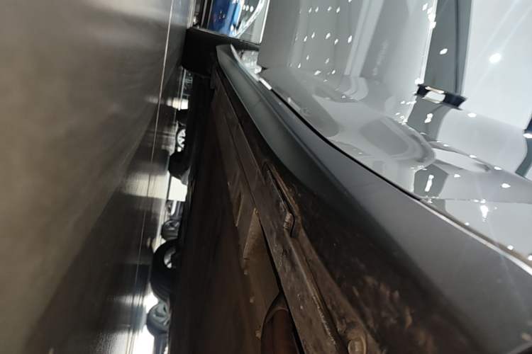 Used Nio ET5T 2024 75kWh Touring Right Side Sill