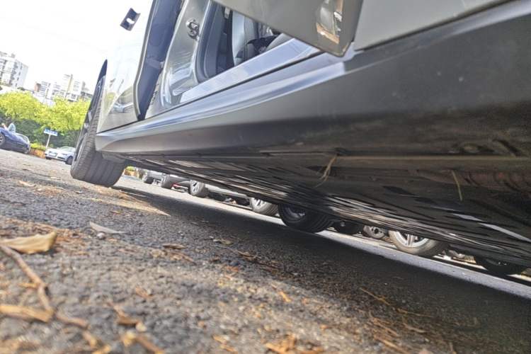 Used Nio ET5T 2024 75kWh Touring Right Side Sill